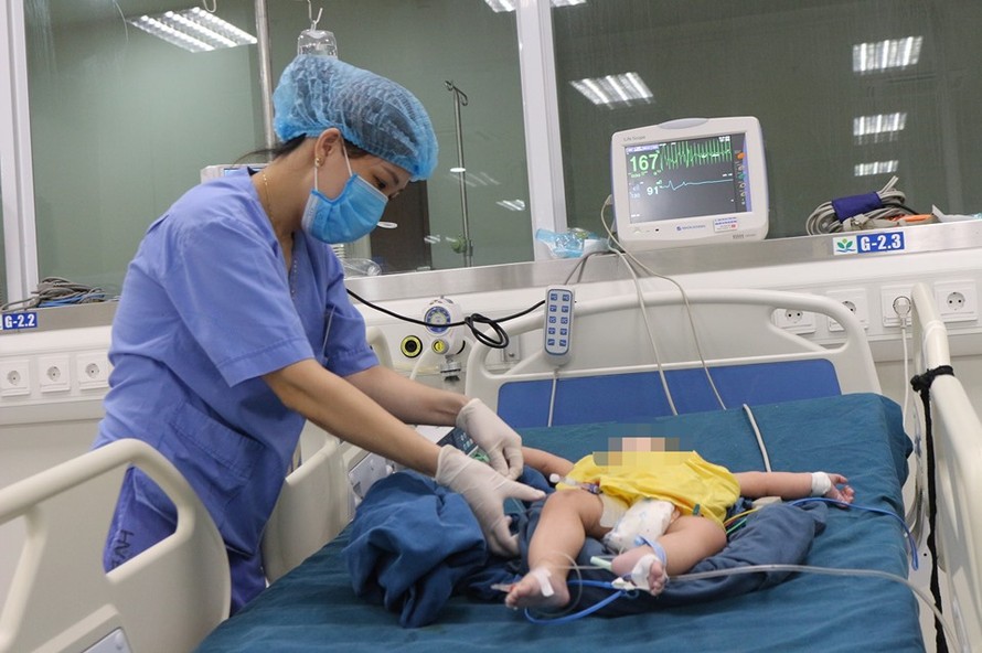 Hiện bệnh nhi tiếp tục được theo dõi điều trị các biến chứng do ngộ độc