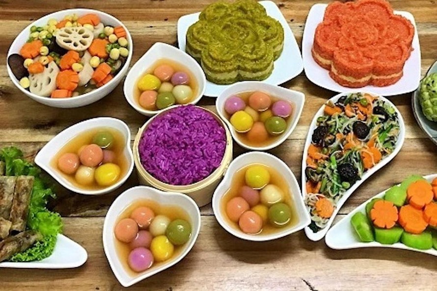 Mâm cỗ cúng ngày Rằm tháng Bảy.