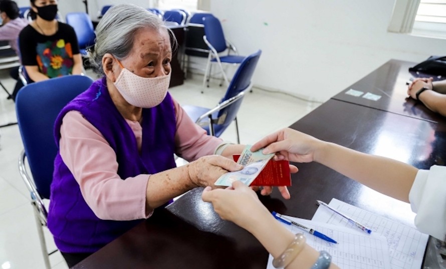 Trợ cấp xã hội hàng tháng cho người cao tuổi. (Ảnh minh hoạ)