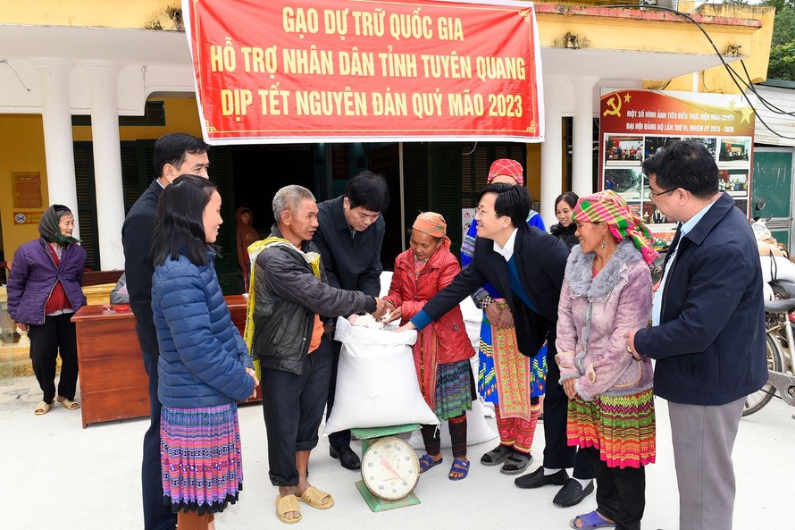 Hỗ trợ hơn 3.545 tấn gạo dự trữ cho Sóc Trăng dịp Tết Nguyên đán 2024