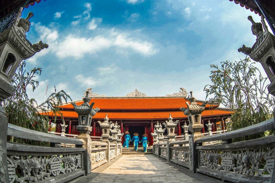 Hiện nay loại hình du lịch kết hợp khám phá văn hóa đang trở thành xu hướng mới, mang đến lợi ích kép là du khách có được những trải nghiệm thú vị, đồng thời góp phần gìn giữ, phát huy giá trị, bản sắc văn hóa.