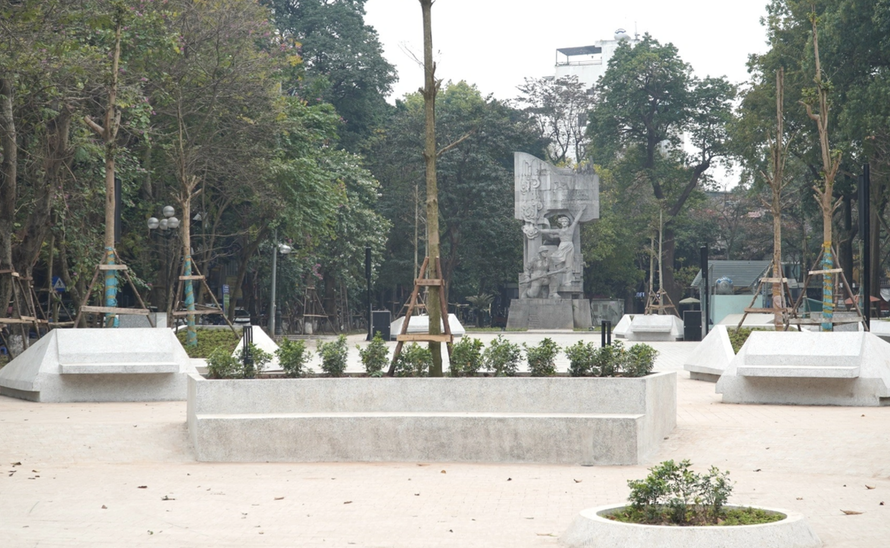 Vườn hoa cải tạo kiểu “bê tông hoá”: Đơn vị thi công vốn nhỏ nhưng trúng gói thầu lớn