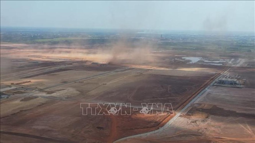 Đất trong phạm vi sân bay Long Thành đã bóc hết tầng phủ, rất dễ phát sinh bụi.