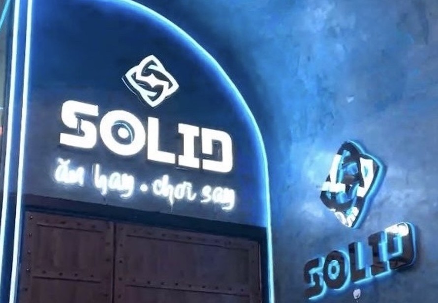 Quán Solid Beer (91 Nguyễn Chí Thanh, phường Láng Hạ, quận Đống Đa, Hà Nội) có hiện tượng bán bóng cười trái phép để tận thu lợi nhuận.