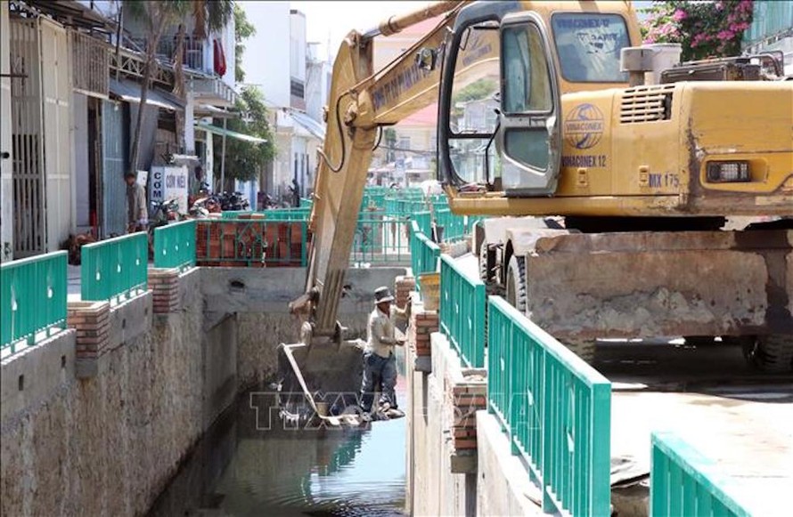 Các nhà thầu đẩy nhanh tiến độ thi công dự án, kênh Nhị Phước đoạn NP3, NP4. 