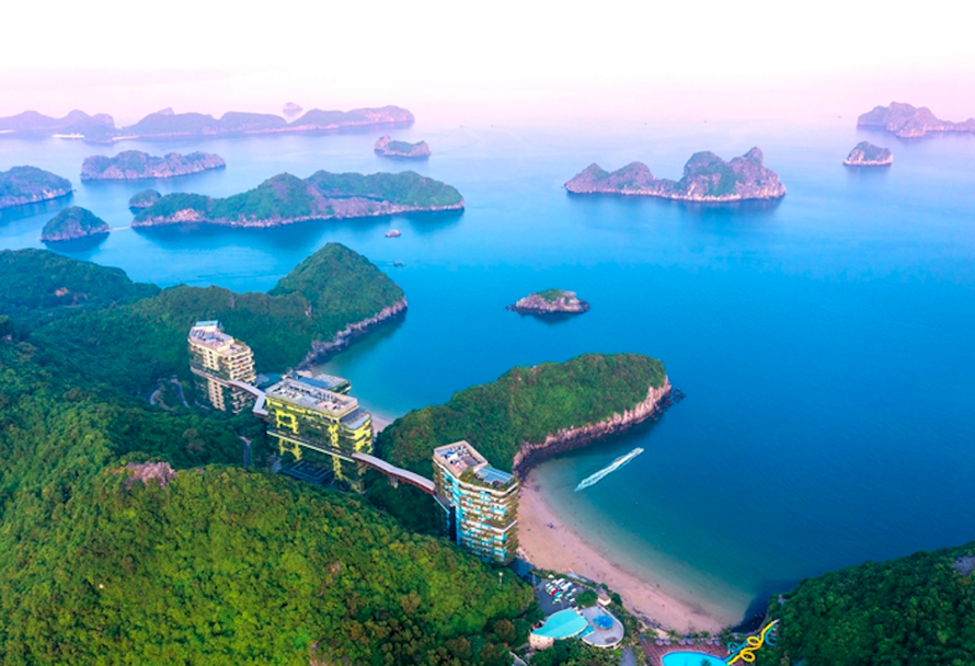 Đảo Cát Bà nằm ở phía Đông Bắc Việt Nam, cách Thủ đô Hà Nội 165km, nơi được mệnh danh là "hòn ngọc của vịnh Bắc Bộ".