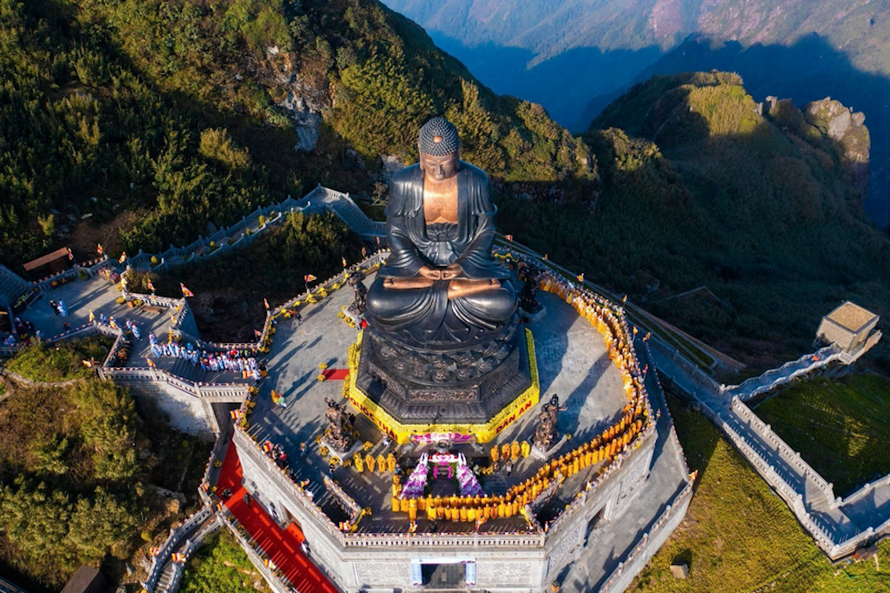Đại tượng Phật A Di Đà bằng đồng lớn bậc nhất Đông Nam Á trên đỉnh Fansipan.