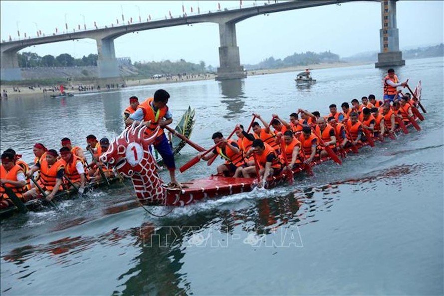 Những màn tranh tài quyết liệt tại Hội đua thuyền trên sông Lô - Xuân Ất Tỵ 2025. 