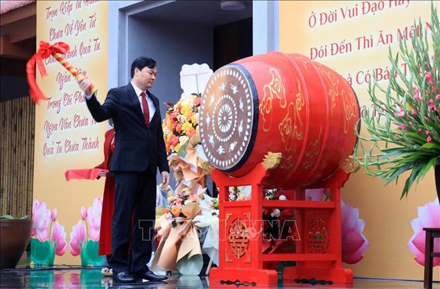 Nghi thức khai trống tại lễ hội Xuân Ngọa Vân năm 2025.