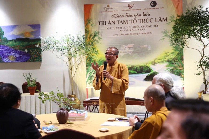 Thượng tọa Thích Đạo Hiển, Phó trưởng ban Thường trực Ban Trị sự Phật giáo tỉnh Quảng Ninh chia sẻ tại buổi giao lưu. 