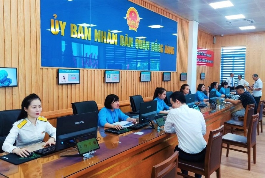 Thủ tướng Chính phủ vừa ban hành Công văn số 219/TTg-KSTT về việc thực hiện thủ tục hành chính cho người dân, doanh nghiệp khi sắp xếp, tinh gọn tổ chức bộ máy. (Ảnh minh họa) 