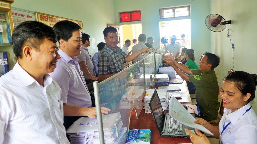 Chính phủ đã ban hành Quy định mới về chế độ đối với cán bộ, công chức, viên chức trong thực hiện sắp xếp tổ chức bộ máy. (Ảnh minh hoạ)