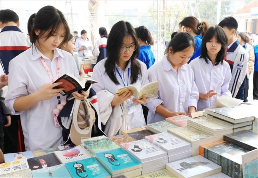 Ngày Sách và Văn hóa đọc Việt Nam thu hút đông đảo độc giả là học sinh, sinh viên trên địa bàn tỉnh Điện Biên. 