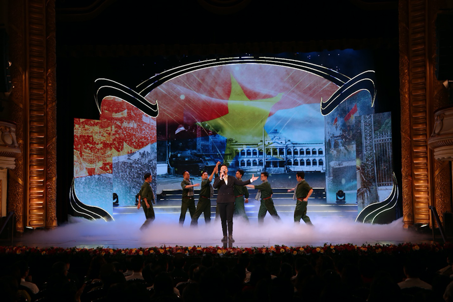 Xúc động nhìn lại thời khắc vỡ òa niềm vui ngày giải phóng trong “Khúc ca khải hoàn”