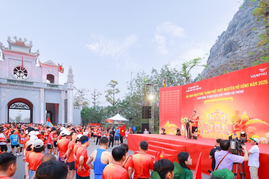 Giải chạy “Hào khí Thủy Nguyên” do UBND TP. Thủy Nguyên tổ chức với sự đồng hành của Văn Phú – Invest thu hút hàng nghìn người tham gia