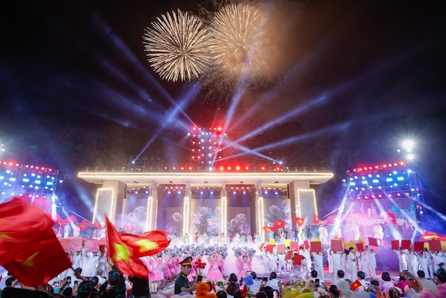 Màn bắn pháo hoa tại Chương trình Cầu truyền hình.