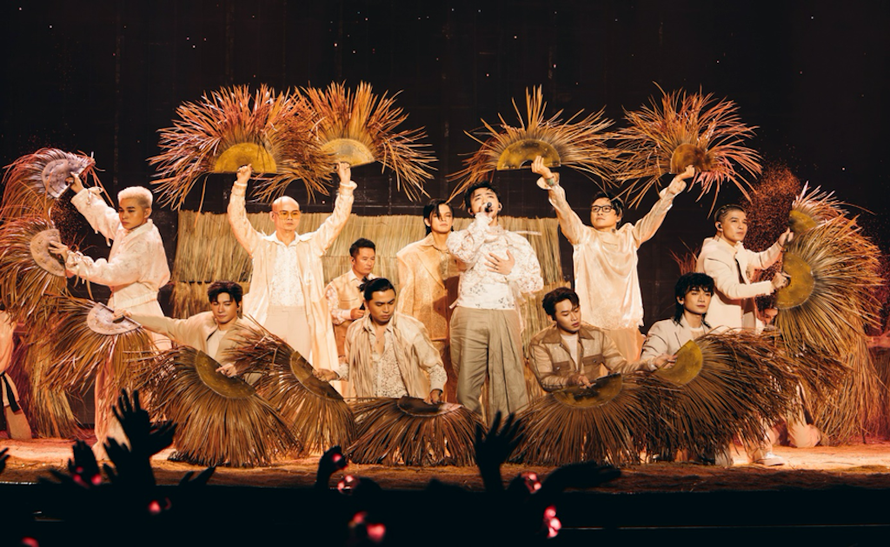 Nhà Thiếu Nhi – Chương trình "Anh trai vượt ngàn chông gai" mang đến đủ cung bậc cảm xúc khi hát ca khúc về mẹ. (Ảnh minh họa)