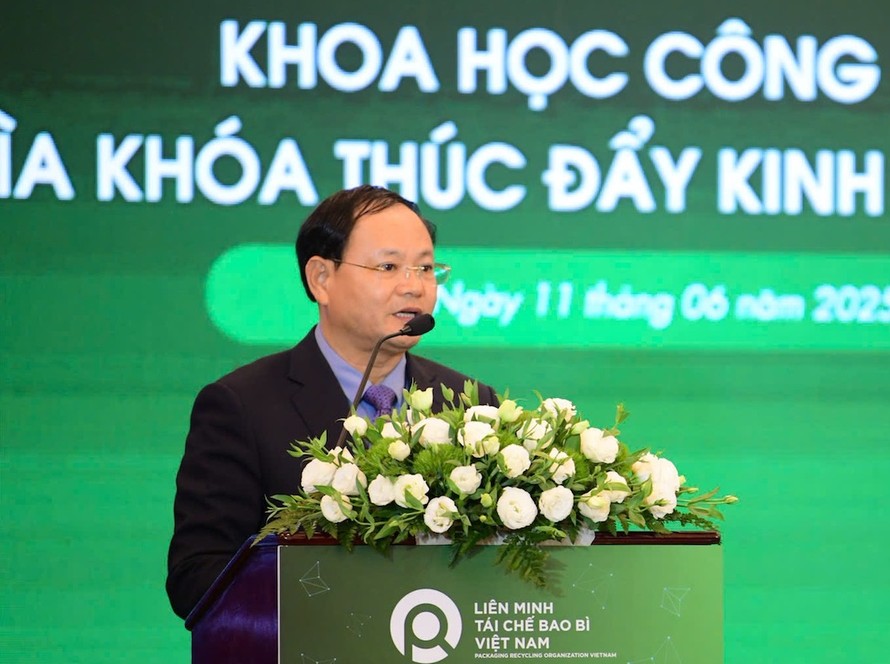 Ông Lê Minh Ngân, Thứ trưởng Bộ Nông nghiệp và Môi trường phát biểu tại hội nghị ngày 11/6.