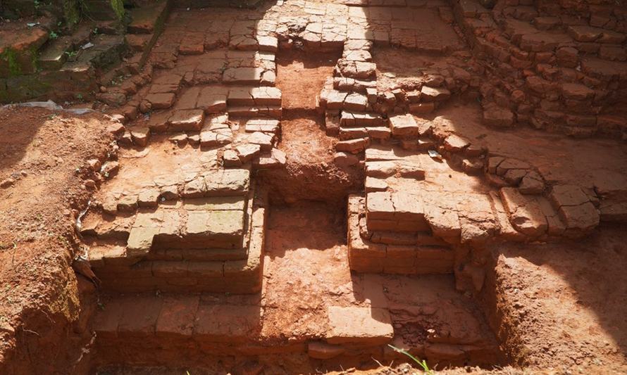 Hố H1 ở vị trí phía Bắc và Đông của tháp Nam