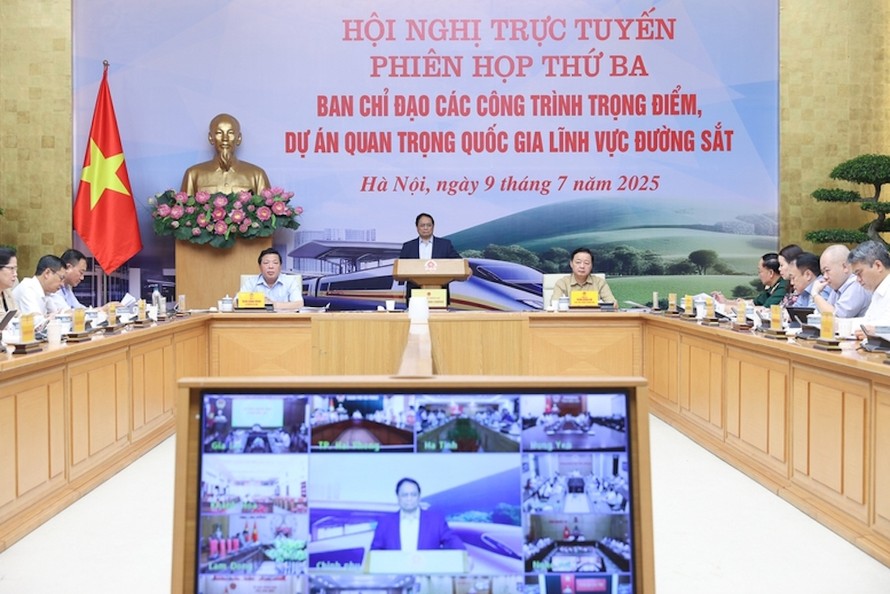 Thủ tướng nhấn mạnh các bộ, ngành, địa phương cần tập trung tối đa nguồn lực, tháo gỡ mọi nút thắt, điểm nghẽn, vượt qua khó khăn, thách thức để hoàn thành các nhiệm vụ được giao