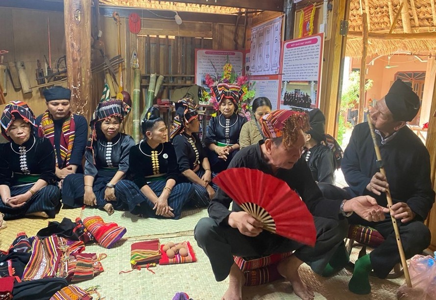 Lễ hội "Xên lẩu nó" của người Thái Đen Yên Châu.