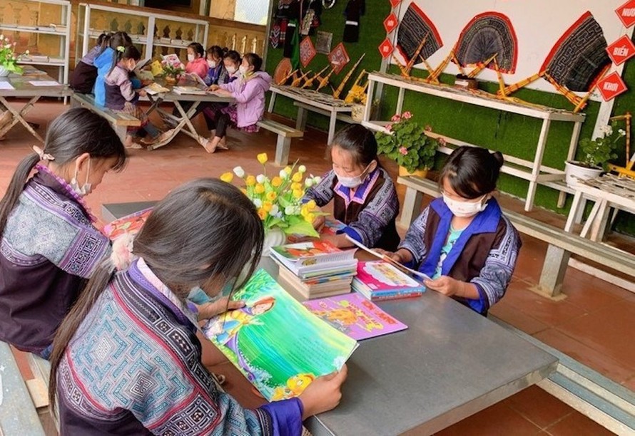 Xây dựng mô hình thư viện cơ sở phục vụ nhân dân miền núi phía Bắc. 