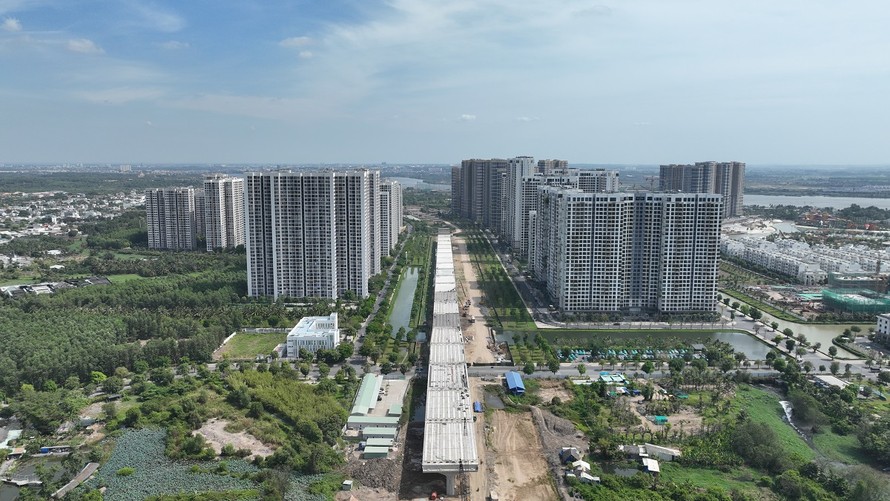 Đường Vành đai 3 chạy xuyên tâm Vinhomes Grand Park dự kiến hoàn thành toàn tuyến năm 2026.
