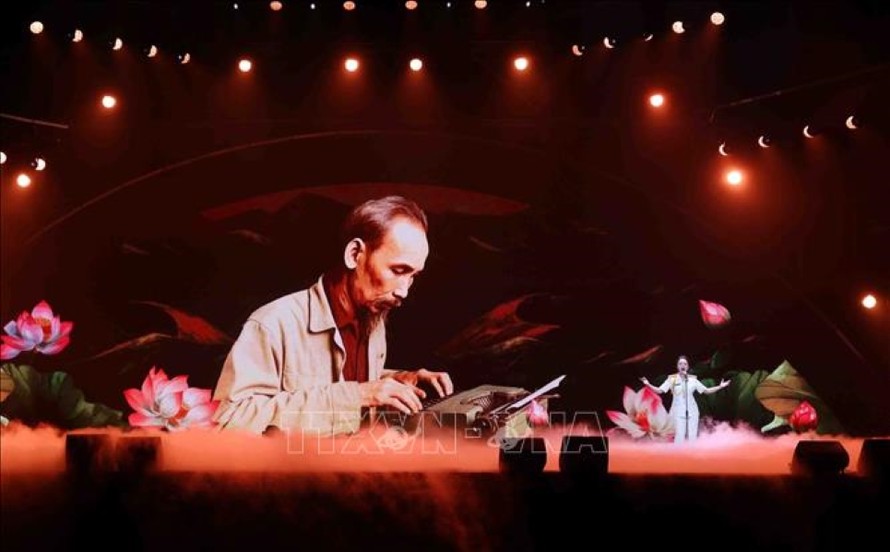 Một tiết mục văn nghệ tại chương trình. Ảnh: Phạm Kiên/TTXVN