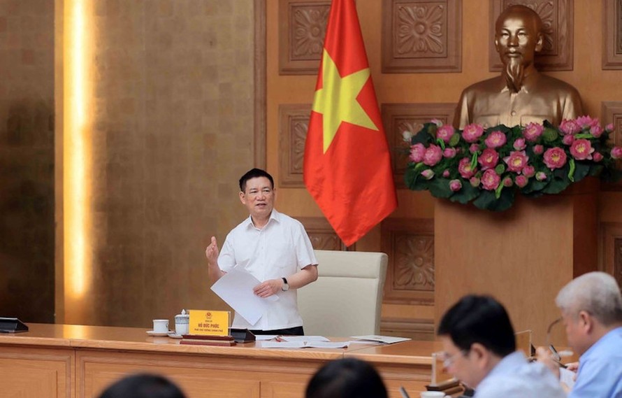 Phó Thủ tướng Chính phủ Hồ Đức Phớc yêu cầu không để xảy ra tình trạng thiếu hàng, gián đoạn nguồn hàng gây tăng giá đột biến.