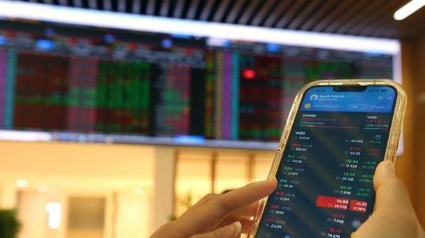 Dòng tiền 'hụt hơi', VN-Index tiếp tục giảm