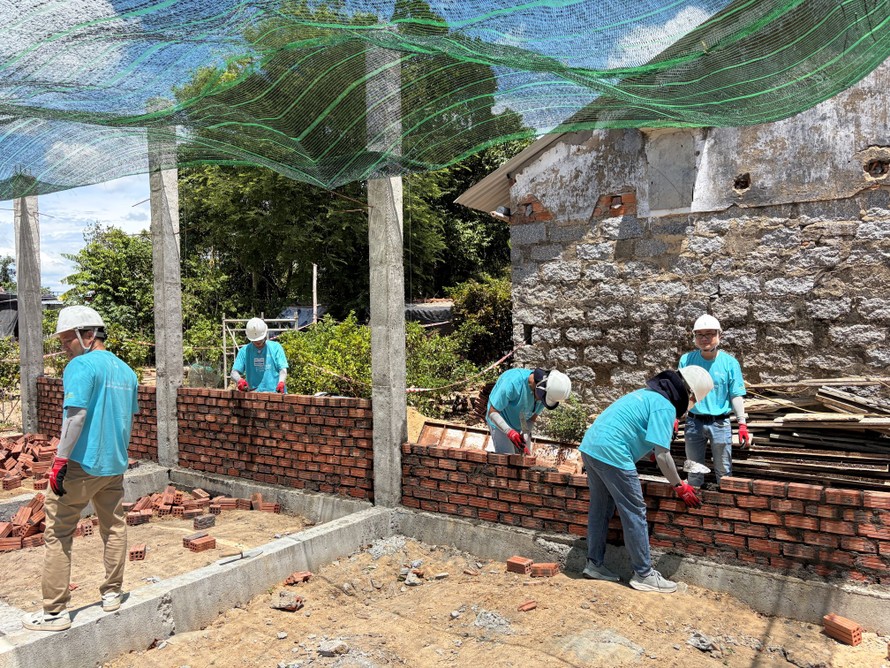 Eaton mở rộng hợp tác toàn cầu với Habitat for Humanity qua dự án tình nguyện xây dựng nhà ở đầu tiên tại Việt Nam
