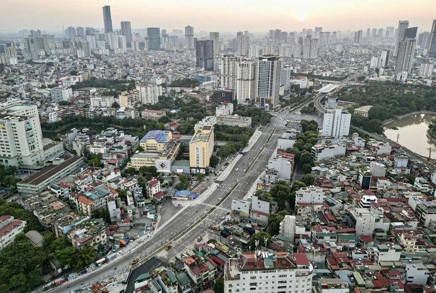 Dự án đầu tư xây dựng đường Vành đai 1, đoạn Hoàng Cầu - Voi Phục có tổng mức đầu tư 7.210 tỷ đồng từ nguồn ngân sách thành phố, điểm đầu tại nút giao Cát Linh - La Thành - Yên Lãng (Hoàng Cầu), điểm cuối tại nút giao Voi Phục. 
