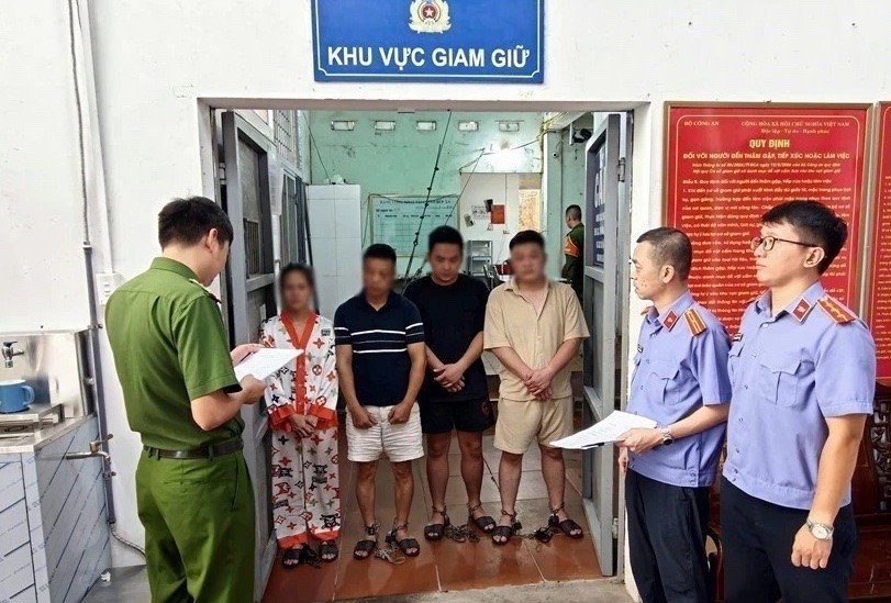 Bốn đối tượng bị tạm giữ hình sự do có dấu hiệu của tội “Gây rối trật tự công cộng