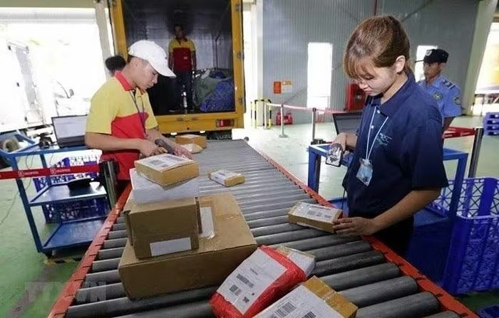 Thương mại điện tử khiến số đơn hàng xuất nhập khẩu qua đường bưu chính, chuyển phát nhanh tăng mạnh