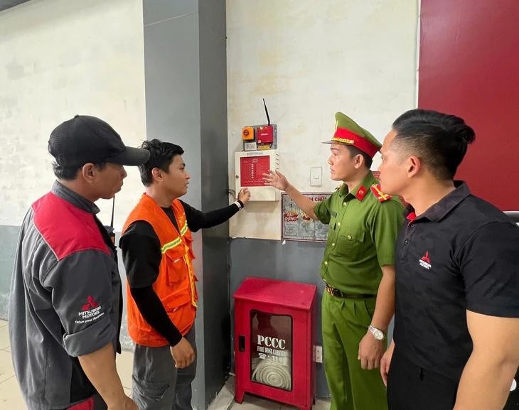 Chủ đầu tư, chủ sở hữu công trình có trách nhiệm tổ chức nghiệm thu về phòng cháy và chữa cháy đối với dự án, công trình và chịu trách nhiệm trước pháp luật về kết quả nghiệm thu.