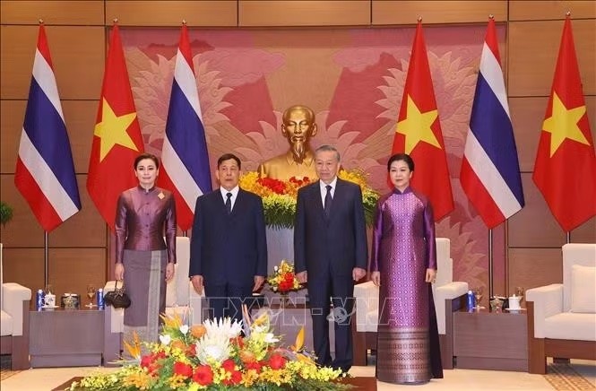 Tổng Bí thư, Chủ tịch nước Tô Lâm và Phu nhân Ngô Phương Ly cùng Nhà vua Thái Lan Maha Vajiralongkorn Phra Vajiraklaochaoyuhua và Hoàng hậu Suthida Bajrasudhabimalalakshana chụp ảnh chung, sáng 15/9/2026.