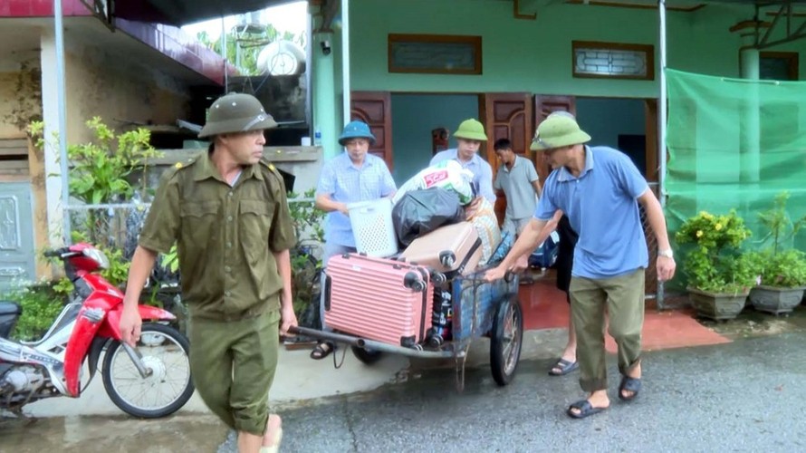 Chính quyền địa phương chủ động sơ tán các hộ dân nằm trong vùng ảnh hưởng đến nơi an toàn, quyết tâm bảo vệ tuyệt đối tính mạng và tài sản của người dân.