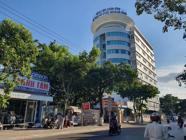 Bệnh viện Chỉnh hình và Phục hồi chức năng Đà Nẵng, nơi bệnh nhân từng đến để chăm sóc người nhà. (Ảnh: Tấn Việt)