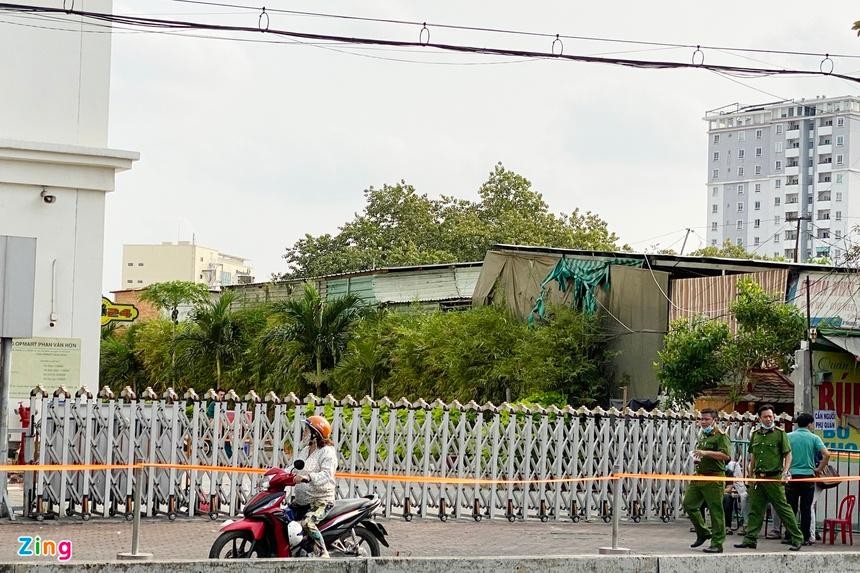 Công an phong tỏa hiện trường xảy ra vụ việc. Ảnh: A.H.