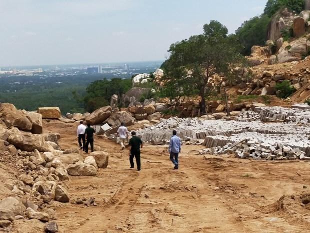 Một khu vực núi Thị Vải bị băm nát. (Ảnh: Thanh Niên)