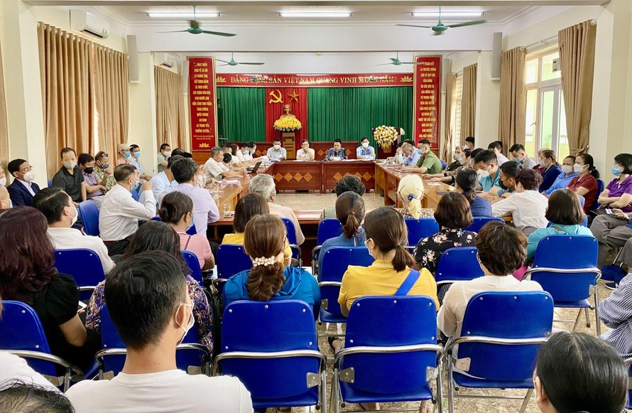 Quang cảnh buổi đối thoại của lãnh đạo TP Hạ Long với người dân phường Giếng Đáy. (Ảnh: UBND TP Hạ Long)