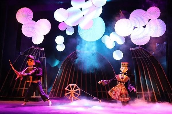 Một không gian sân khấu đầy lãng mạn cho các nhân vật. (Nguồn: Báo Văn hóa) 