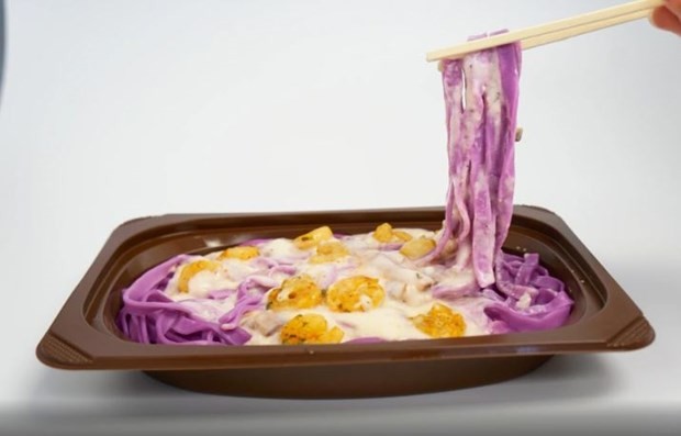 Mỳ ống alfredo làm từ ube. (Nguồn: 7-Eleven Hawaii)