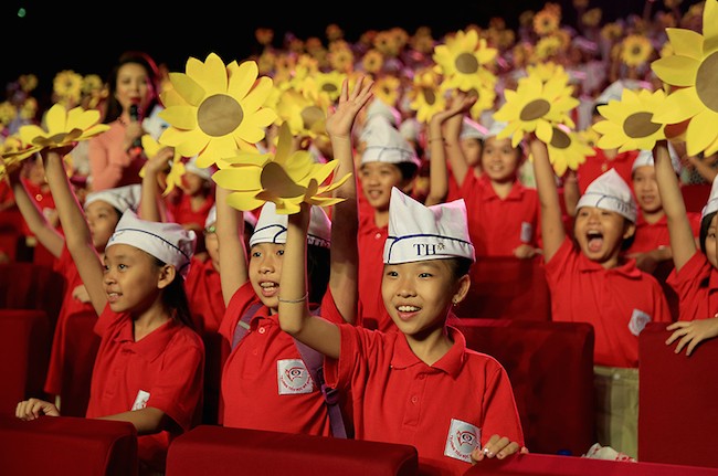 Chương trình 'Sữa học đường – vì tầm vóc Việt' có 'Bà mẹ xã hội'