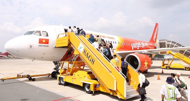 Ngừng khai thác nhiều chuyến bay do ảnh hưởng của bão Damrey