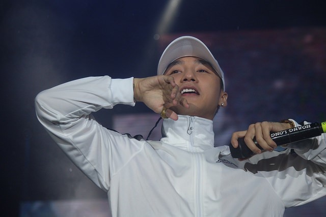 Sơn Tùng M-TP biểu diễn tại Đại nhạc hội Dream On ở Đà Nẵng