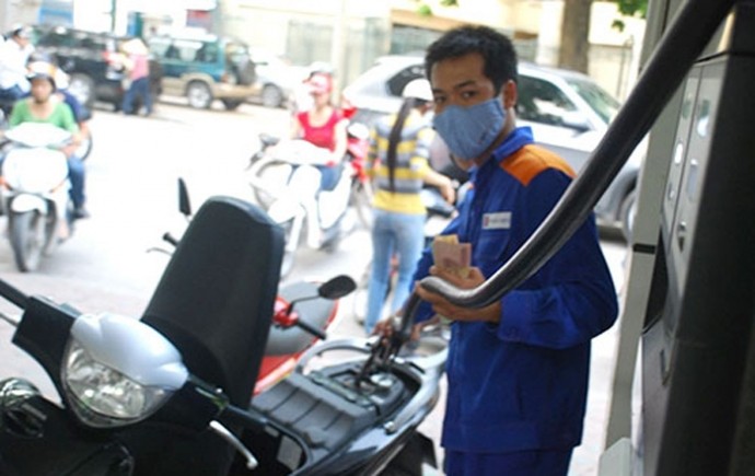 Giá xăng tăng lần thứ 9, lên 18.580 đồng