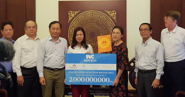Lãnh đạo Các công ty thành viên Sovico Holdings trao kinh phí ủng hộ 