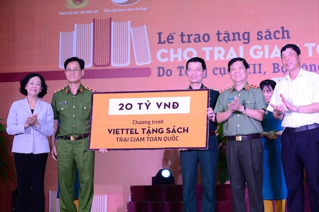 Viettel tặng sách cho trại giam, trị giá 20 tỷ đồng