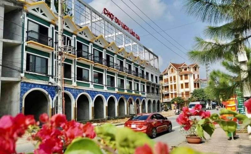 Chợ du lịch Lào Cai, một dự án đầu tư theo hình thức BOO thành công hiện nay.